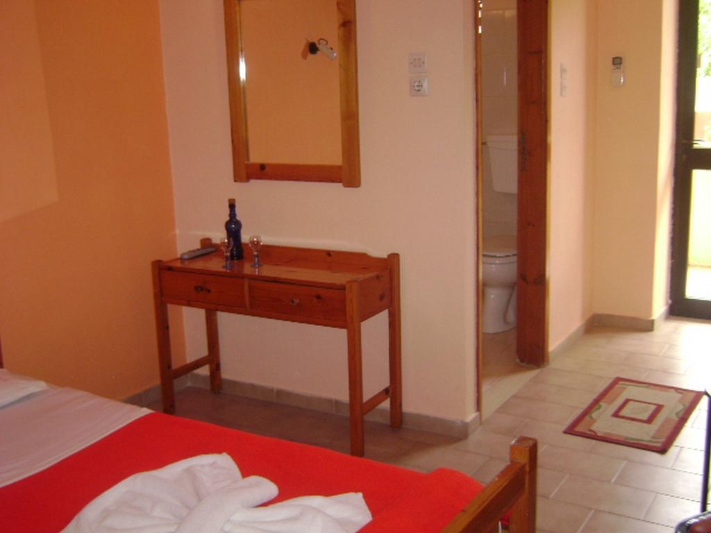 Adonis Beach Hotel Candia Esterno foto