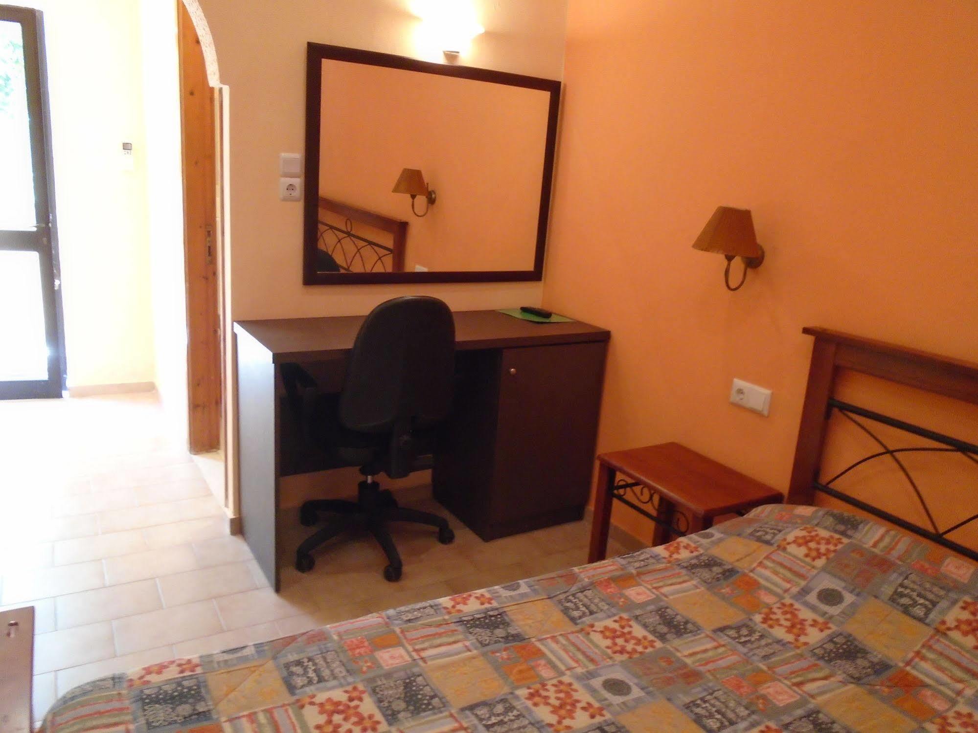 Adonis Beach Hotel Candia Esterno foto